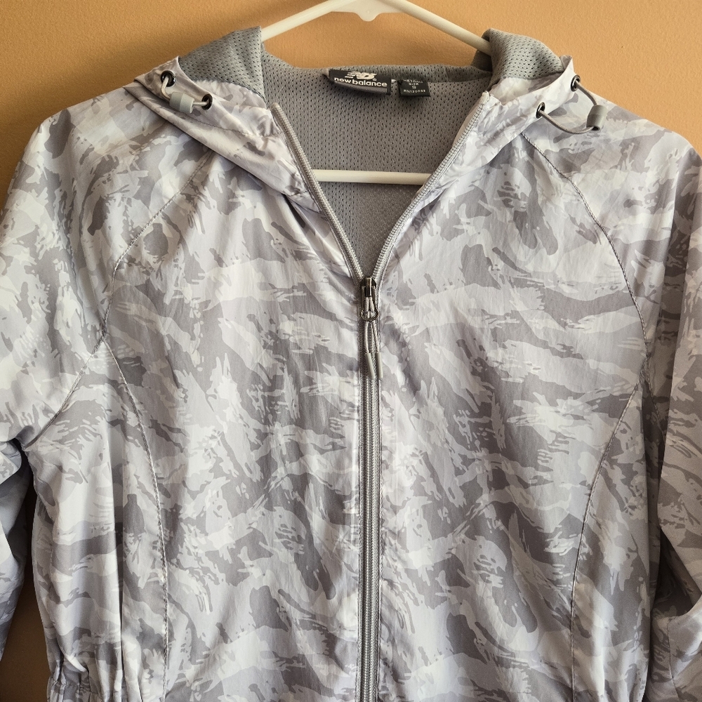 New Balance Lightweight Hooded Jacket, S